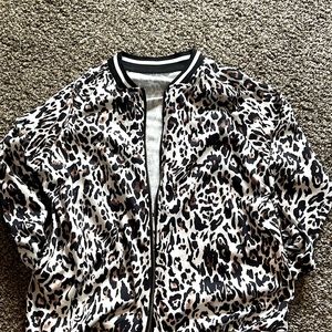 Cute size large cheetah bomber jacket!